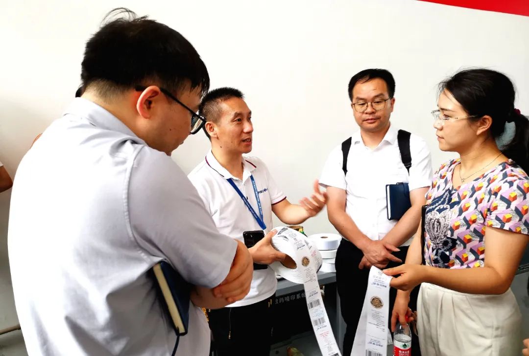 接待东莞松山湖科教局向导来我司工厂视察，，，，，，，指导事情！